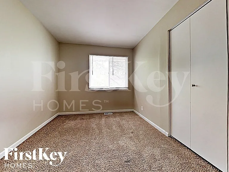 1838 Ashwood Ln — Photo 8