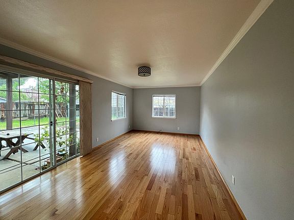 5th image of 1383 Sturgeon Way