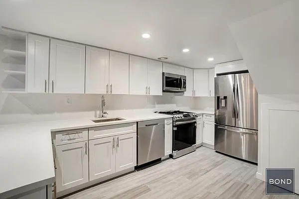 Rented by Bond New York | media 10