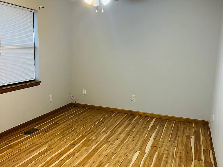 2409 Kimberly Dr — Photo 10