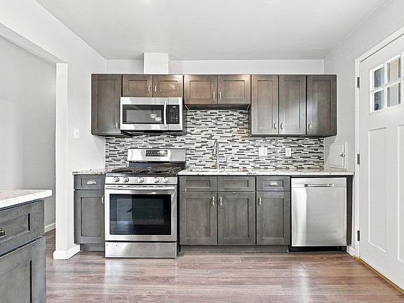 3rd image of 3259 N Adams St