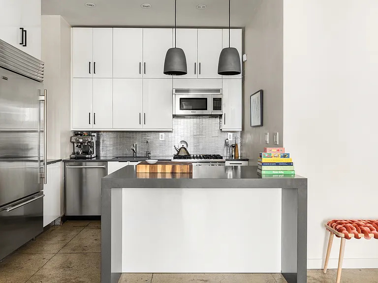 251 W 19th St #5D — Photo 6