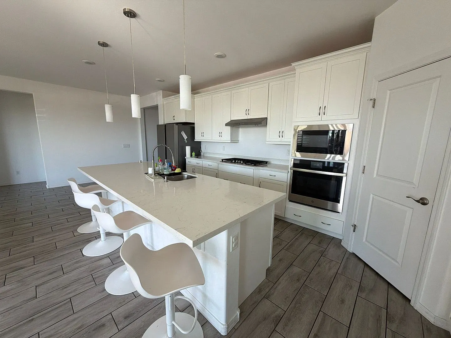 4 bed, 3.0 bath, 2199 sqft, $2,850 — Photo 3