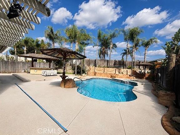 2nd image of 5914 Honeysuckle Ln