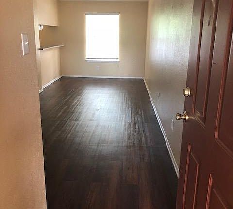 5th image of 400 Rosewood Ave APT 102