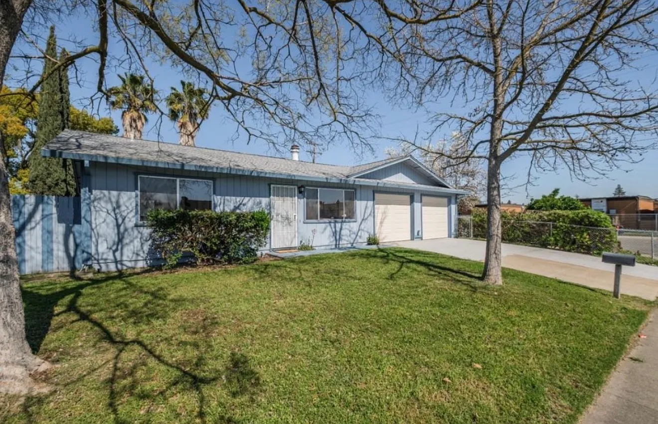 2 bed, $2,200 — Photo 1