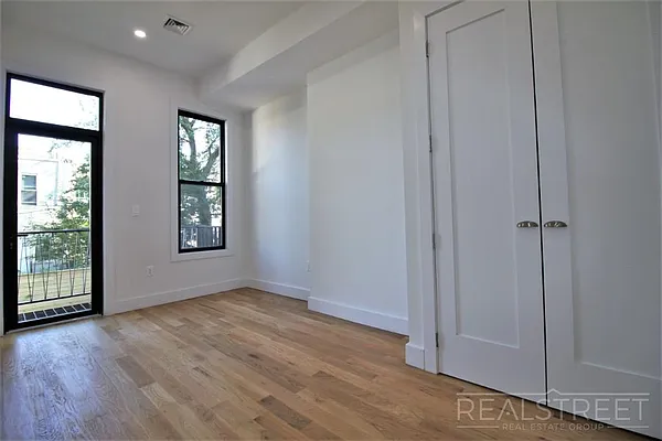 Rented by Real Street Inc | media 14