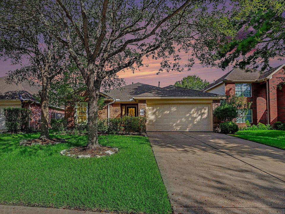 1st image of 26922 Kingston Glen Ln
