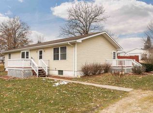 609 Broadway St #B, Springville, IA 52336