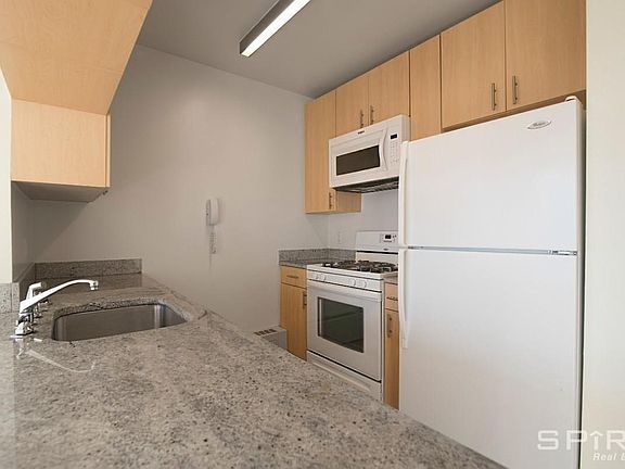 5th image of 510 W 52nd St APT 16N