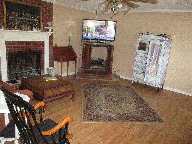 2nd image of 208 Lynwood Ln