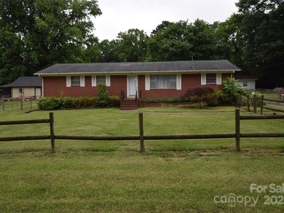 908 Ravendale Dr, Charlotte, NC, 28216