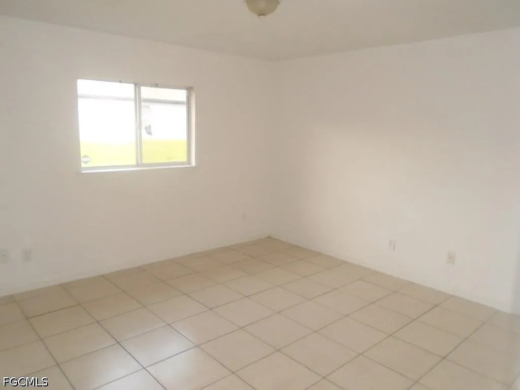 3 bed, 2.0 bath, 2316 sqft, $1,700 — Photo 4
