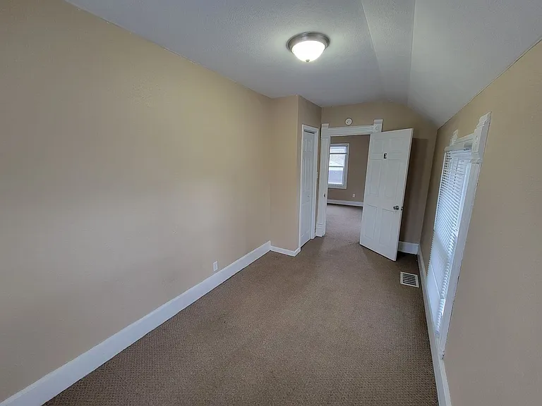 916 N Hill St — Photo 45