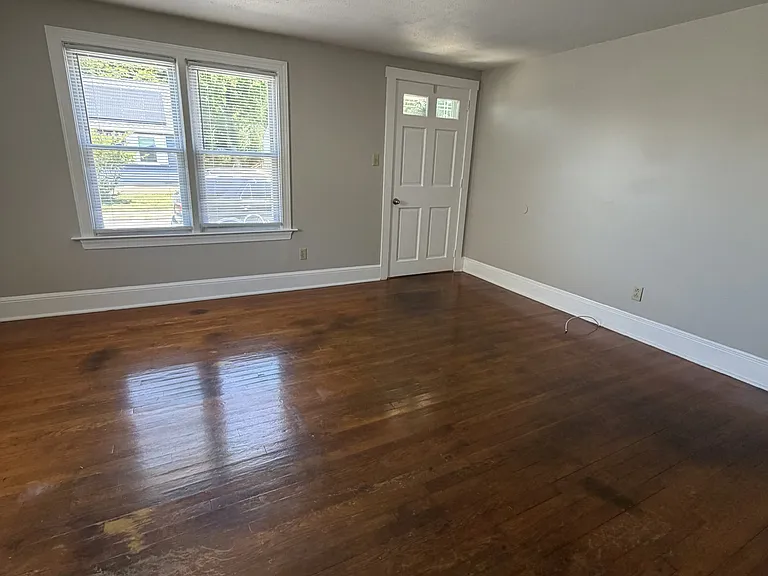 406 Maple St — Photo 4