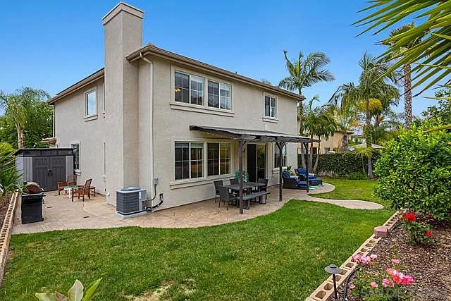 1058 Bells Dr — Photo 2