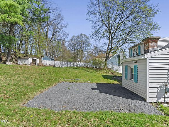 4th image of 93 Euclid Avenue
