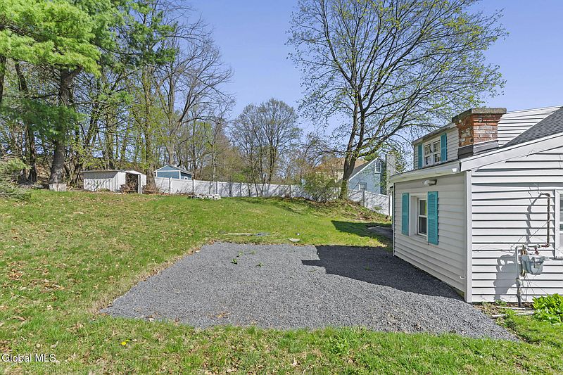 4th image of 93 Euclid Avenue
