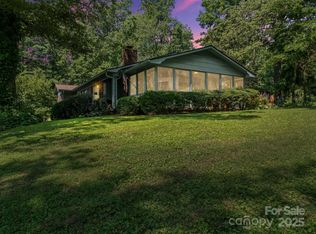 1 Whitehall Ln, Hendersonville, NC 28739