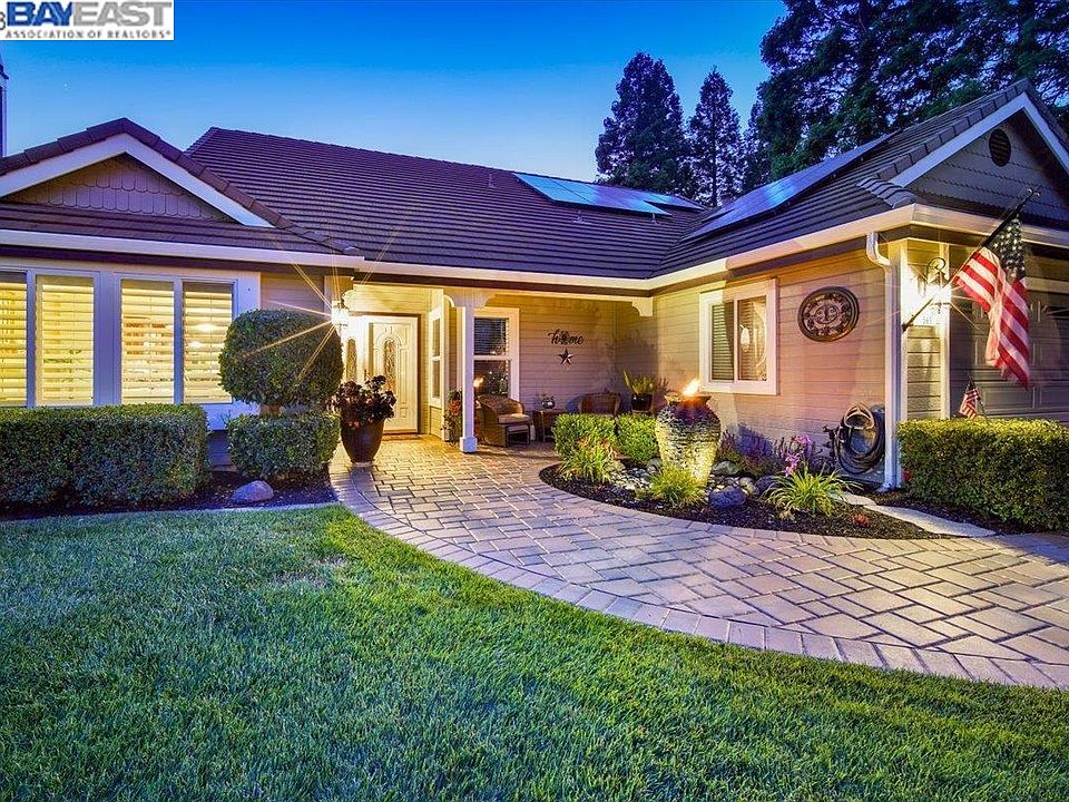 1st image of 569 Dolores Pl