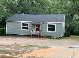 596 W Howell St, Hartwell, GA 30643