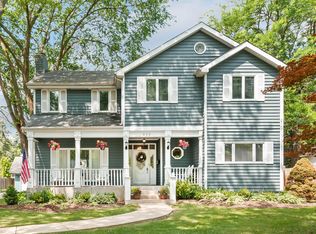 212 N Kenilworth Ave, Glen Ellyn, IL 60137