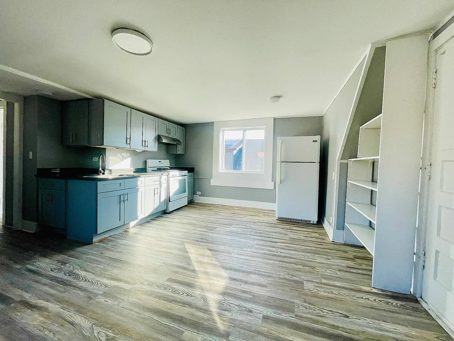 2 bed, 1000 sqft, $2,200 — Photo 4