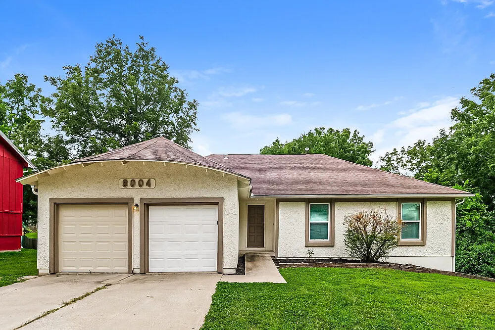 3 bed, 2.5 bath, 2600 sqft, $2,035 — Photo 1