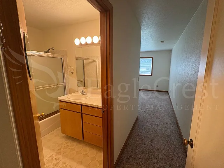 542 E Chestnut St — Photo 36