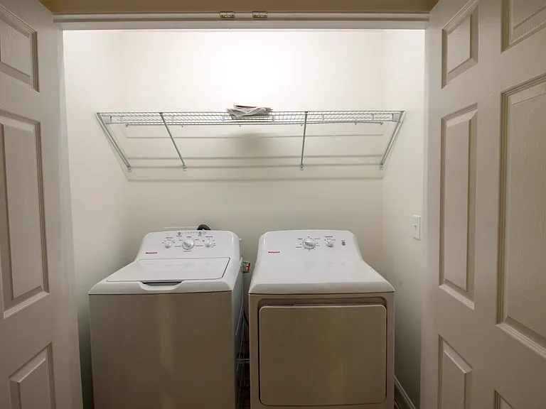 Midway Townhome — Photo 38