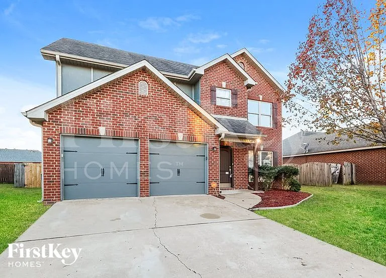 3630 Wind Ridge Ln — Photo 2