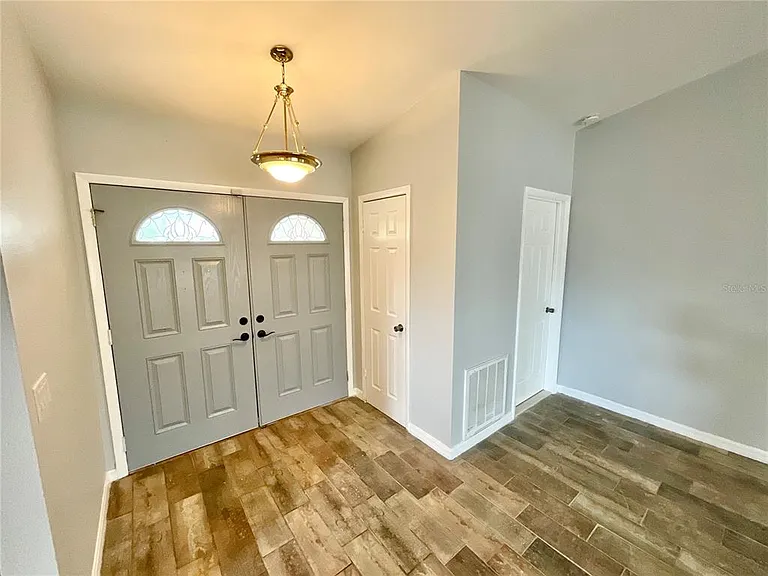 2991 Valencia Ln E — Photo 2