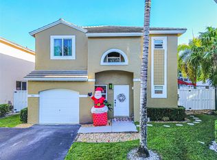 9880 NW 2nd St, Plantation, FL 33324