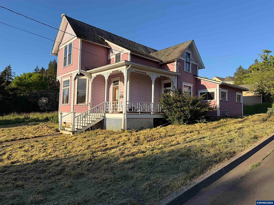 1st image of 804 Main St