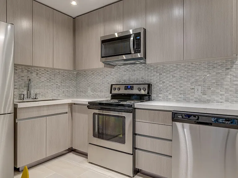 1425 Haro St #1 — Photo 9