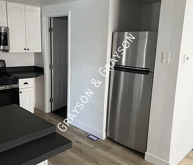 1530 E Pierce St #4 — Photo 4
