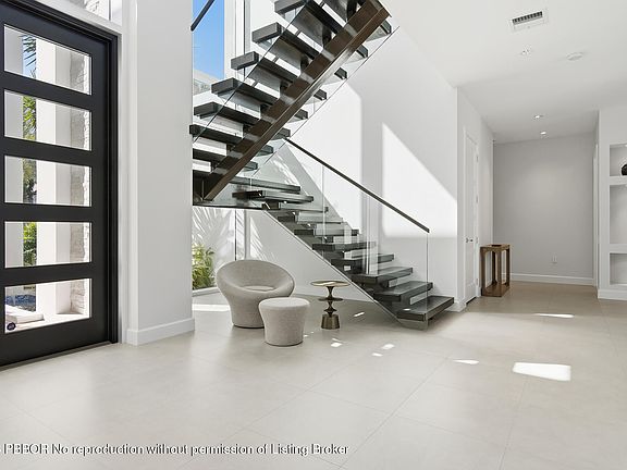 4th image of 125 Churchill Rd