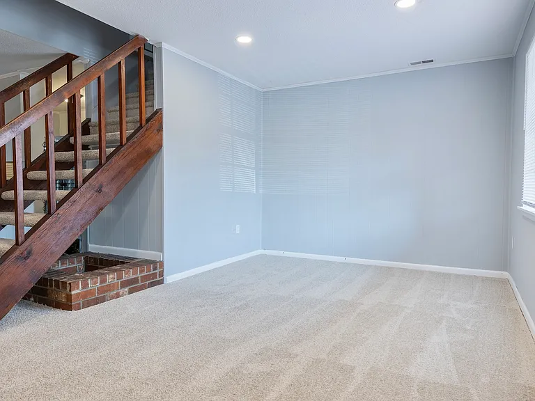 3963 W Montague Ave — Photo 2