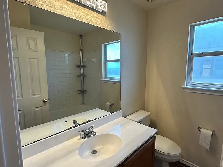 17403 Orwell Ln — Photo 6