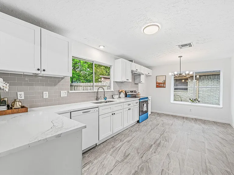 13118 Birch Grove Dr — Photo 2