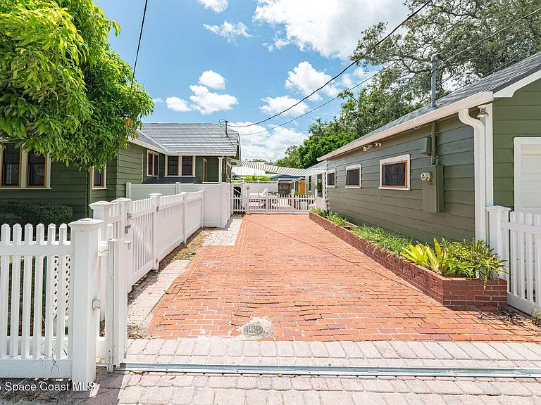1296 Highland Ave — Photo 7