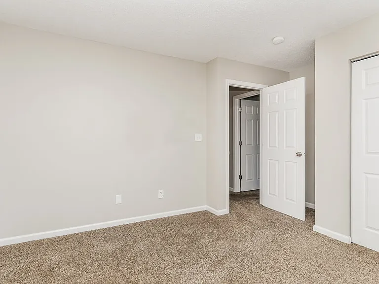 672 Cloverfield Ln — Photo 14