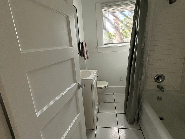 1775 Bay St — Photo 10