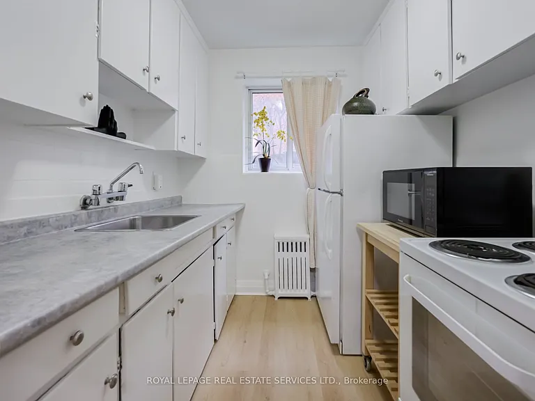 309 The Kingsway #1B — Photo 8