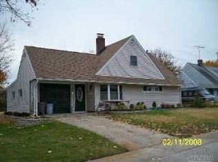 34 Cutter Ln, Levittown, NY 11756