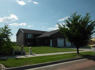 1717 Thomsen Pl, Mitchell, SD 57301