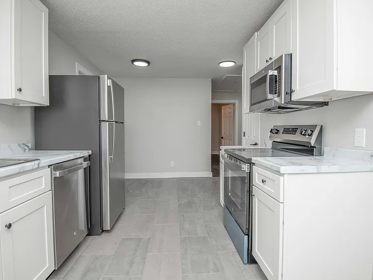 2440 Woodbine Ave — Photo 6