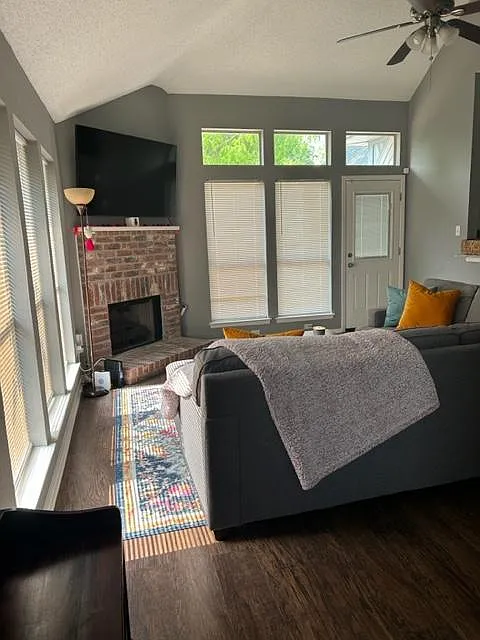 1137 Irene Dr — Photo 3