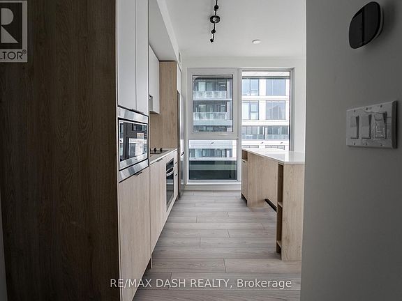4th image of 1007 The Queensway #622