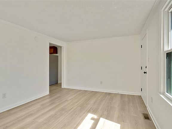 3rd image of 2403 Shell Rd
